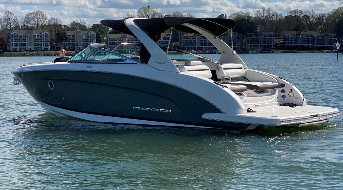 Regal 3200 YACHT CHARTER